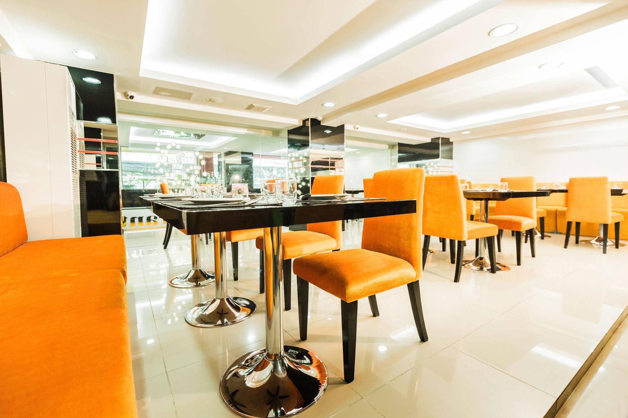 Le Touche Hotel Bangkok Dış mekan fotoğraf