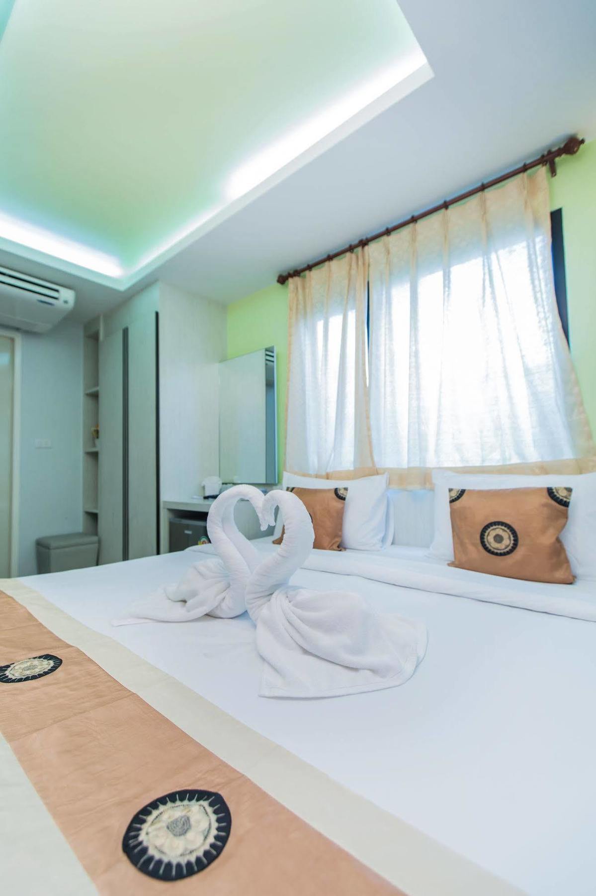 Le Touche Hotel Bangkok Dış mekan fotoğraf