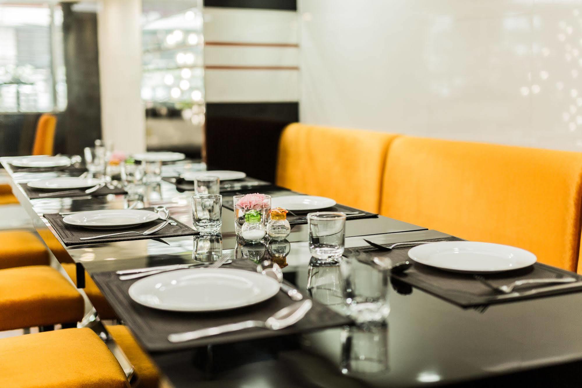 Le Touche Hotel Bangkok Dış mekan fotoğraf