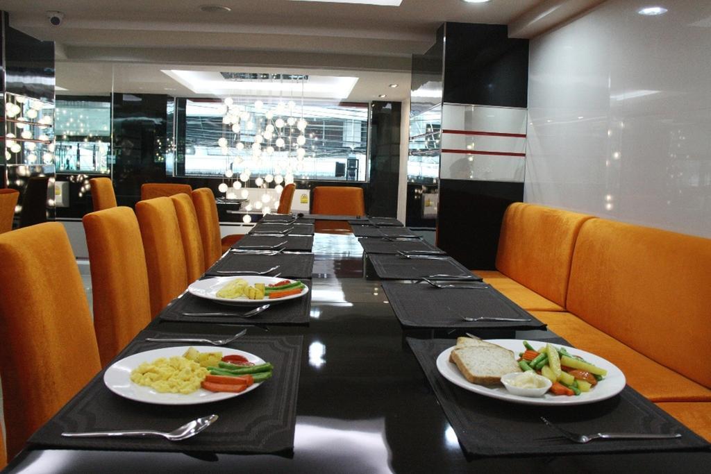 Le Touche Hotel Bangkok Dış mekan fotoğraf